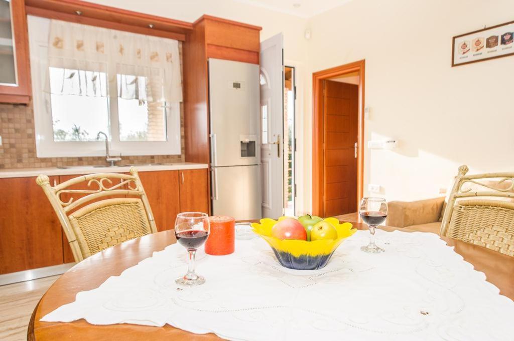 Cozy Flats In An Olive Grove By The Sandy Beach Kánalos Exterior photo