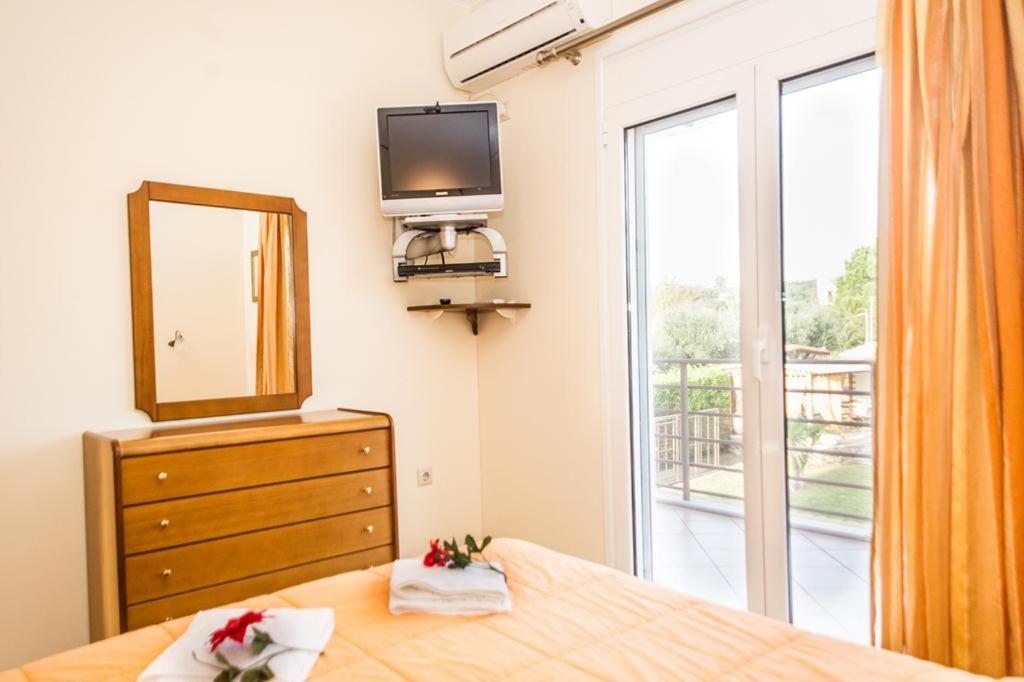Cozy Flats In An Olive Grove By The Sandy Beach Kánalos Exterior photo