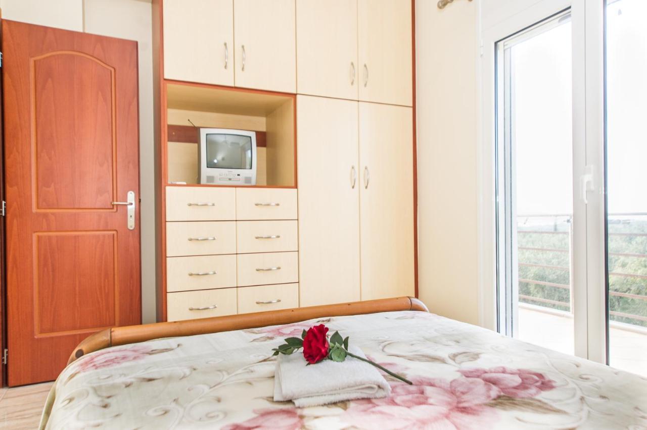 Cozy Flats In An Olive Grove By The Sandy Beach Kánalos Exterior photo