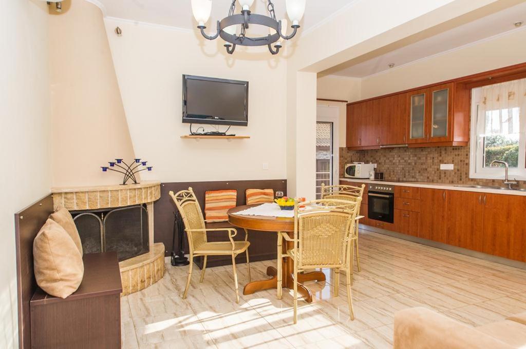 Cozy Flats In An Olive Grove By The Sandy Beach Kánalos Exterior photo