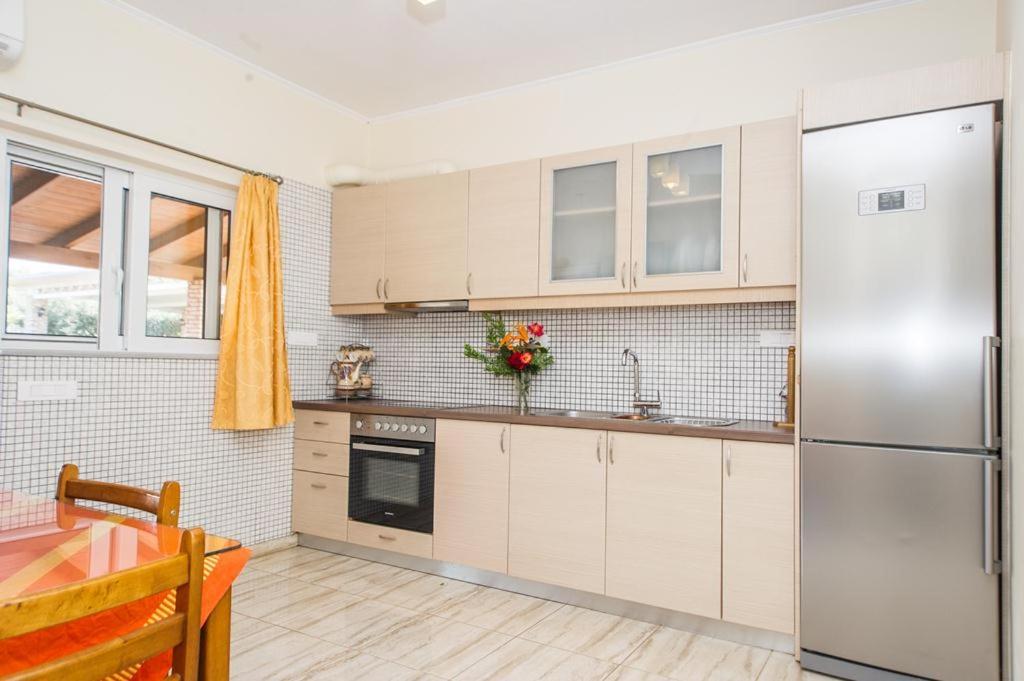 Cozy Flats In An Olive Grove By The Sandy Beach Kánalos Exterior photo