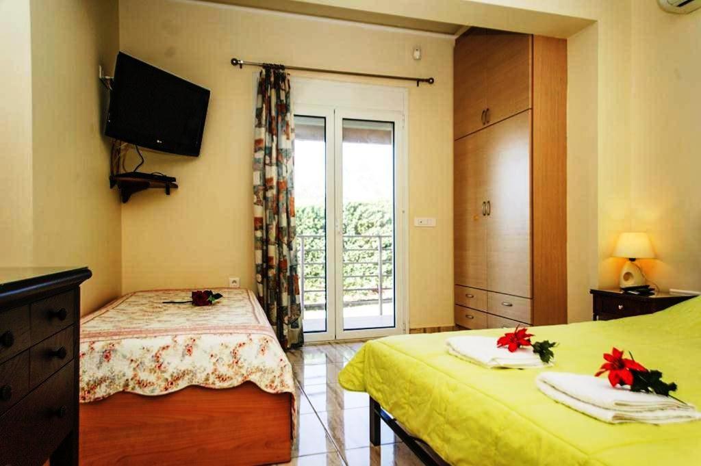 Cozy Flats In An Olive Grove By The Sandy Beach Kánalos Exterior photo